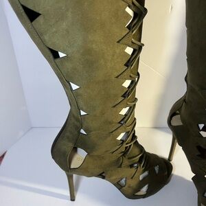 Shoedazzle boots size 12 great Condition